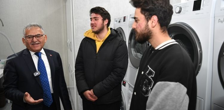 BÜYÜKŞEHİR’İN ÇAMAŞIR YIKAMA MERKEZİ ÖĞRENCİLER TARAFINDAN TAKDİR TOPLUYOR