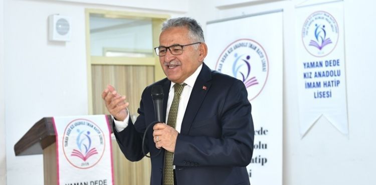 BAŞKAN BÜYÜKKILIÇ, KARİYER GÜNLERİ’NDE ÖĞRENCİLERLE TECRÜBELERİNİ PAYLAŞTI