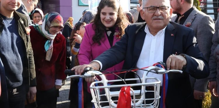 BÜYÜKKILIÇ’TAN DUYGULANDIRAN JEST