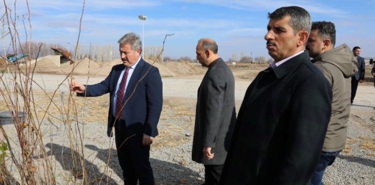 MELİKGAZİ BELEDİYESİ İLÇEYİ AĞAÇLANDIRMADA ZAMANDAN KAZANIYOR