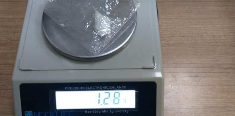 Üzerinde uyuşturucu bulunan şüpheli kovalama sonucu yakalandı