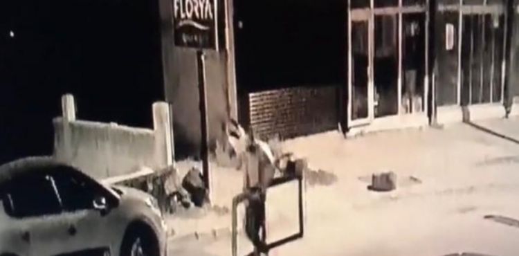 Camiden musluk ve alüminyum kapı çalan iki kişi tutuklandı