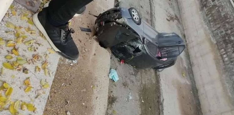 Su kanalına düşen araç yandı: 3 yaralı