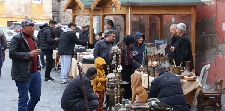 ANTİKA PAZARI YİNE FARKLI YİNE CANLI