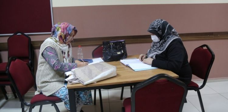 MELMEK, OKUMA YAZMA KURSLARI İLE HAYATLARA DOKUNUYOR