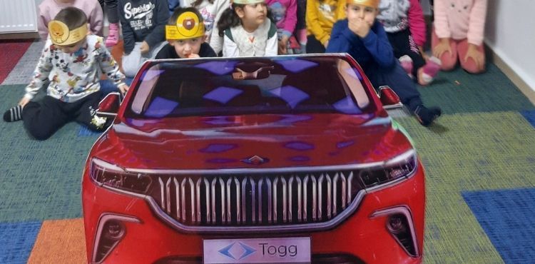 BÜYÜKŞEHİR KÜTÜPHANESİNDE MİNİKLERİN ‘TOGG’LU YERLİ MALI ETKİNLİĞİ