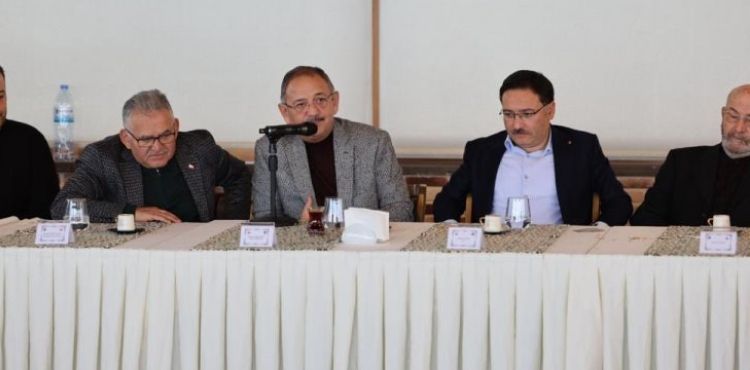 BÜYÜKKILIÇ, ÖZHASEKİ VE ÇİÇEK’TEN HAYIRSEVERLERLE “İSTİŞARE” TOPLANTISI