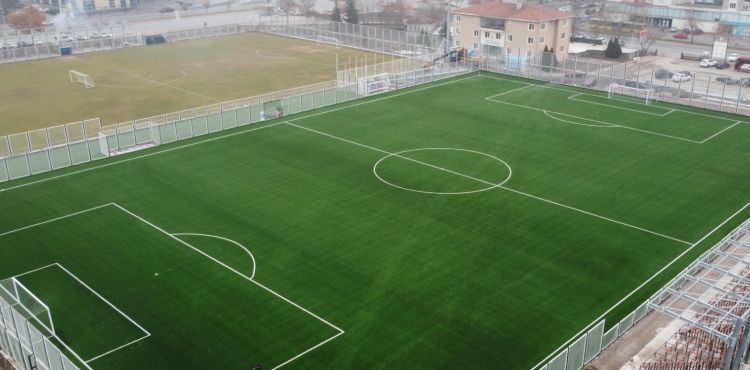 Sentetik çim zemini serilen Sümer Stadı’nın çehresi değişiyor