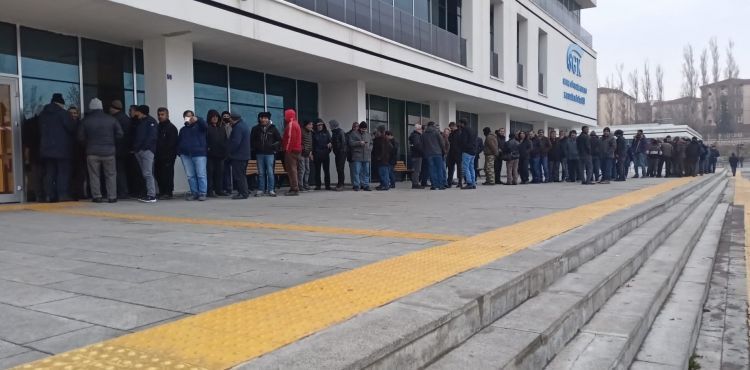SGK önünde EYT yoğunluğu