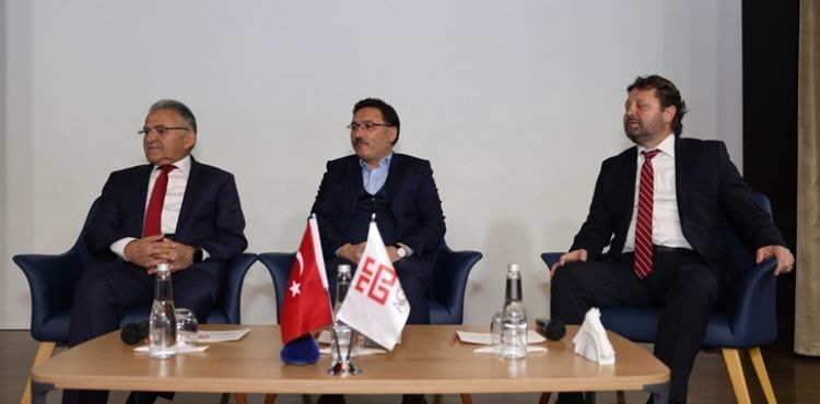 BÜYÜKKILIÇ İLE ÇİÇEK, AGÜ’DE TEKNOFEST GENÇLİĞİYLE BULUŞTU