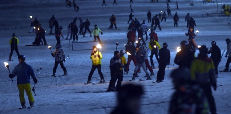 Erciyes’te yeni yıl öncesi gece kayağı