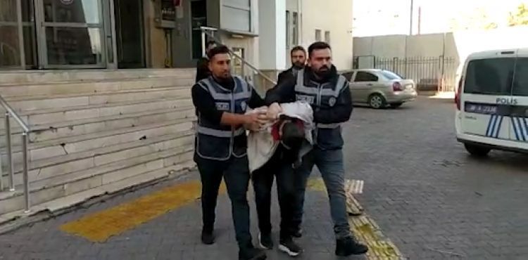 Hapis cezasıyla aranan firari elbise dolabının üstünde yakalandı