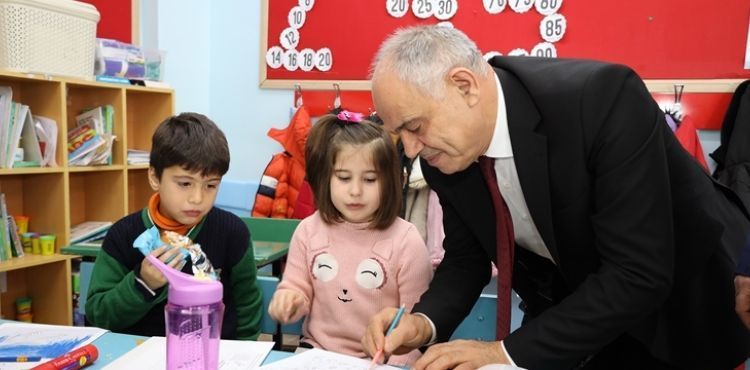 YAHYALI BELEDİYESİ SIFIR ATIK KONUSUNDA ÇOCUKLARI BİLİNÇLENDİRİYOR