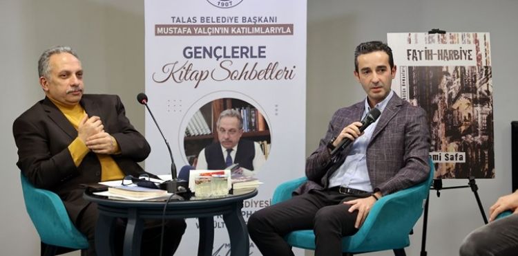 GENÇLERLE KİTAP SOHBETLERİ YENİ YILDA DA DEVAM