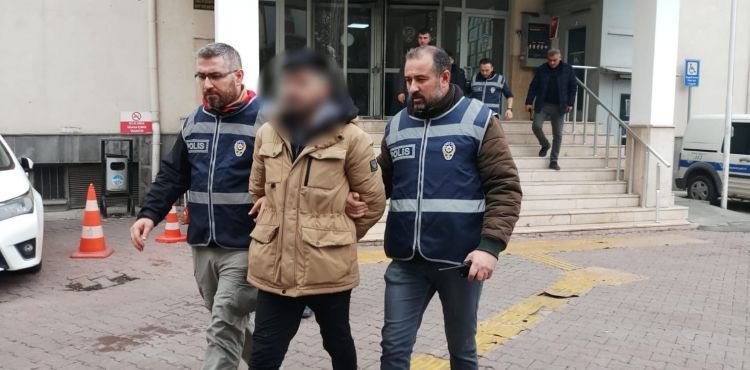 Aranan şüpheliler baza içinde ve dolap arkasında bulundu