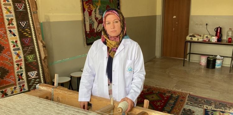 Dokuma tezgahları yıllar sonra rengarenk