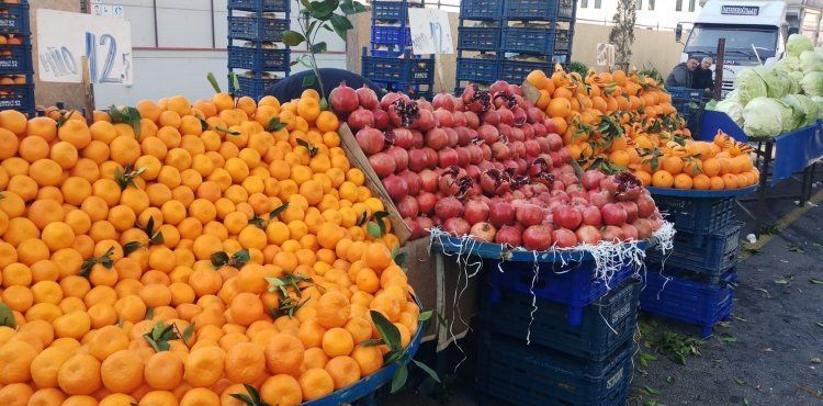 Semt Pazarında meyve-sebze fiyatları
