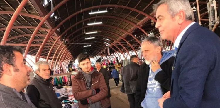 İYİ Parti’li Yücel, “Belediye, pazar esnafını cezalandırıyor”