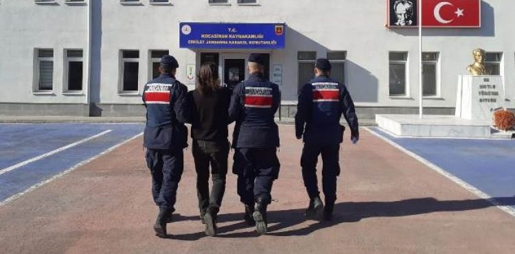 ‘Terör propagandası’ suçundan aranan kişi, kimlik kontrolüne takıldı