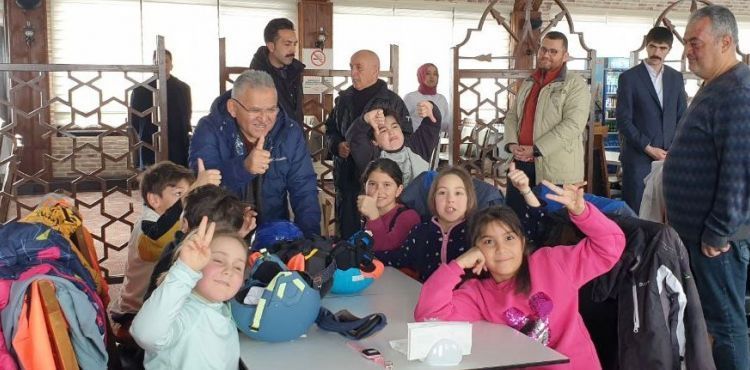 BÜYÜKKILIÇ, ERCİYES’TE KAYAK SEVERLERLE BULUŞTU