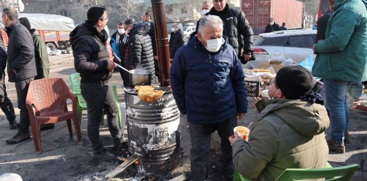 BAŞKAN BÜYÜKKILIÇ, BAŞKANLARLA BİRLİKTE DEPREM BÖLGESİNDE YARALARI SARIYOR