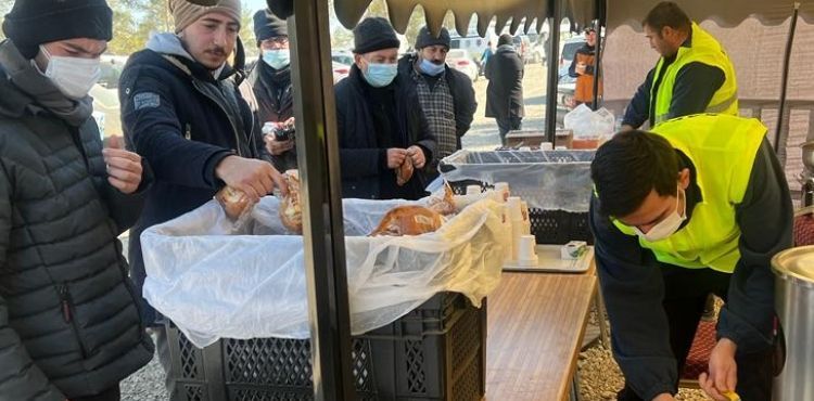 KAYSERİ BÜYÜKŞEHİR'DEN GÜNLÜK 15 BİN DEPREMZEDEYE SICAK YEMEK HİZMETİ