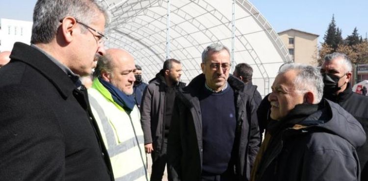 BÜYÜKKILIÇ: “KAYSERİ BÜYÜKŞEHİR, DEPREM BÖLGESİNDE TEMİZLİK ÇALIŞMALARINA DEVAM EDİYOR”