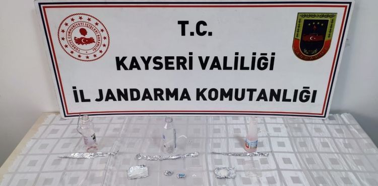 Uyuturucu madde operasyonunda 2 kii yakaland 