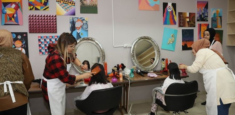 KAYSERİ BÜYÜKŞEHİR’İN DEPREMZEDELERE MANEVİ DESTEĞİ SÜRÜYOR