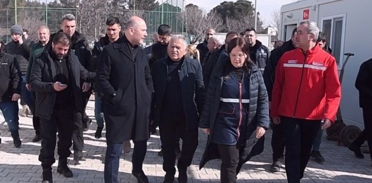 BAKAN SOYLU, BÜYÜKKILIÇ VE ÇİÇEK İLE BİRLİKTE GEÇİCİ KONAKLAMA MERKEZİ’NDE İNCELEMELERDE BULUNDU