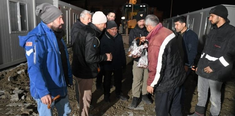 BAŞKAN BÜYÜKKILIÇ’TAN DEPREM BÖLGESİNDE GECE YARISI İNCELEME