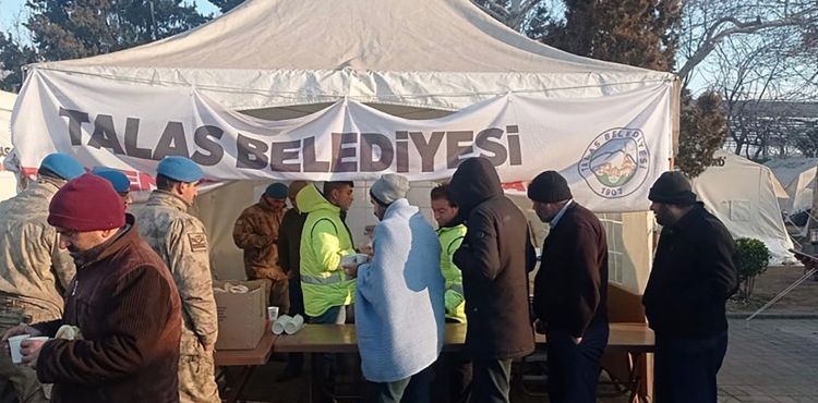 TALAS, DEPREM BÖLGESİNDE ÇOK YÖNLÜ ÇALIŞIYOR