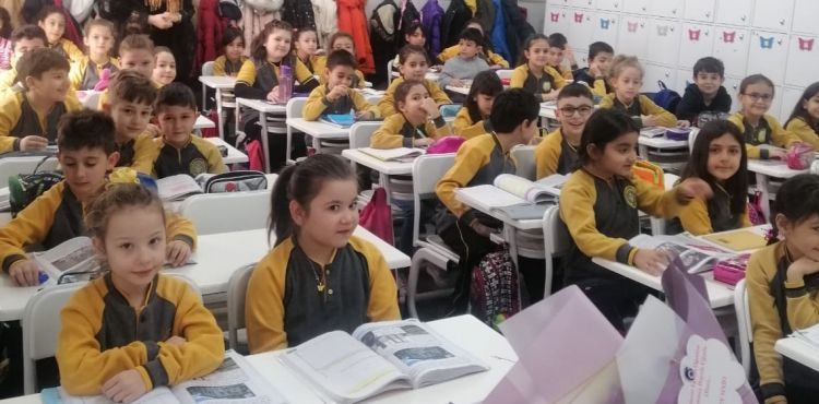 Depremzede öğrencilere, öğretmenler ve öğrenciler kucak açtı