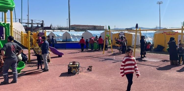 MELKGAZ MARA DEPREM BLGESNDEK ADIR KENTE OYUN PARKI KURDU