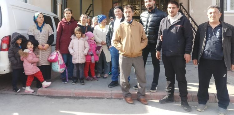 Deprem sonrası zeminden su alan apartman sakinleri tedirgin