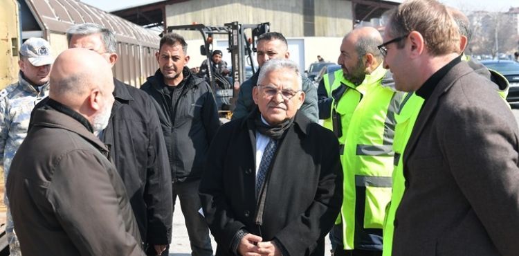 KAYSERİ TREN GARI’NI ZİYARET EDEN BÜYÜKKILIÇ, YARDIM ÇALIŞMALARI HAKKINDA BİLGİ ALDI