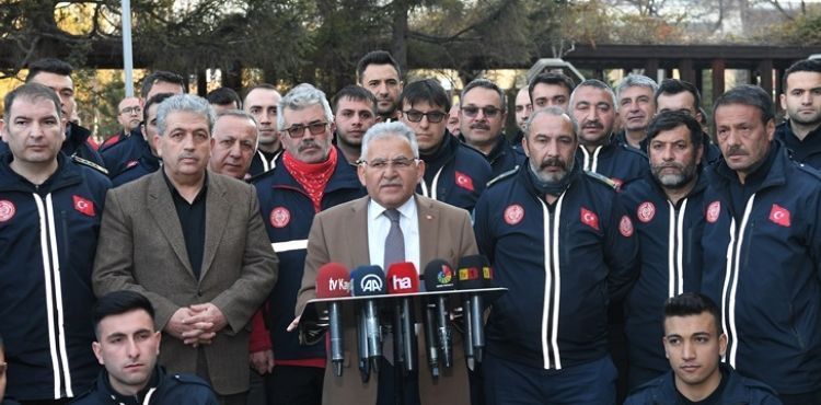 BAŞKAN BÜYÜKKILIÇ, KAHRAMAN İTFAİYE ERLERİNİ KARŞILADI
