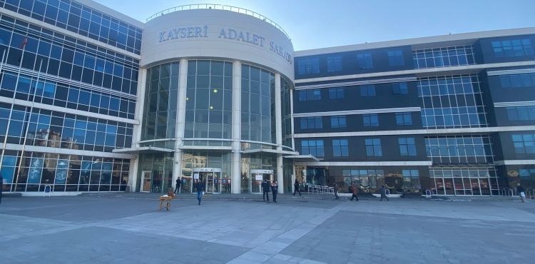 Kazaya sebep olarak ‘eski sevgilisini öldürmek’ suçundan hakim karşısına çıktı