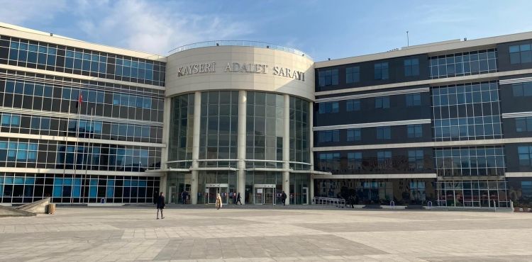 Uyuşturucu ticaretinden yargılanan sanıklara 9 yıl 2’şer ay hapis