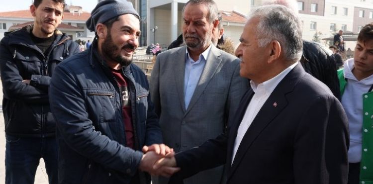 DEPREMZEDELERİ ZİYARET EDEN BAŞKAN BÜYÜKKILIÇ’A DUA VE TEŞEKKÜR