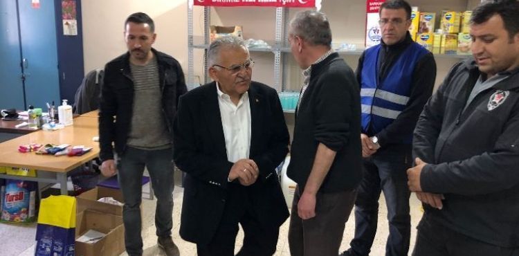 BAŞKAN BÜYÜKKILIÇ, DEPREMZEDELERİ BİR AN OLSUN YALNIZ BIRAKMIYOR