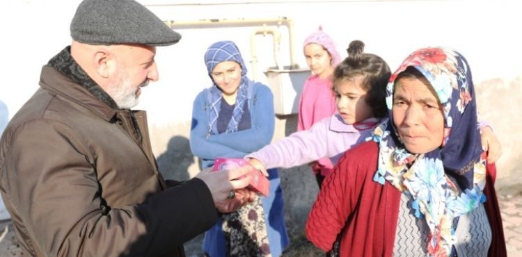 BAŞKAN ÇOLAKBAYRAKDAR; “DEPREMZEDE KARDEŞLERİMİZİN HER ALANDA İHTİYAÇLARINI KARŞILIYORUZ”