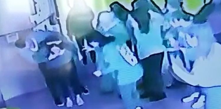 Boğulan öğrenciye, öğretmeninin müdahalesi kamerada
