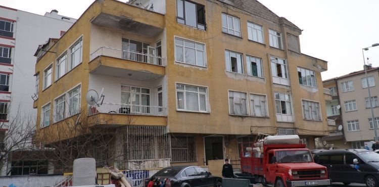Kayseri’de ağır hasarlı bina tahliye edildi