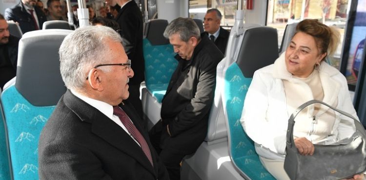 YENİ TRAMVAY HATTI HİZMETE BAŞLADI, BAŞKAN BÜYÜKKILIÇ VATMAN KOLTUĞUNA OTURDU