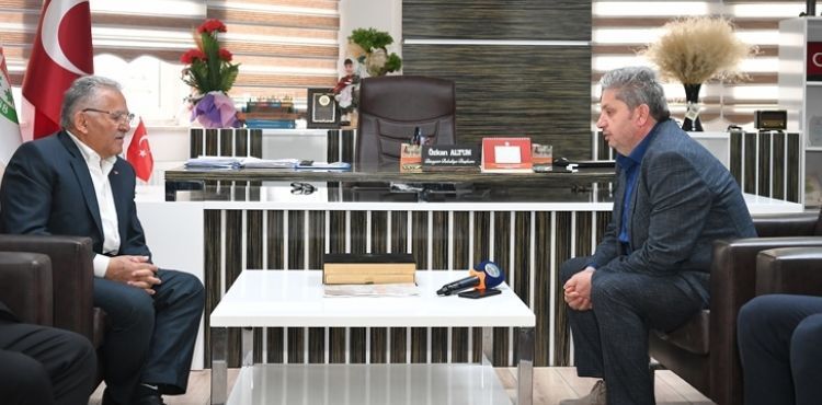 Büyükkılıç, Bünyan’da Hem İstişare Toplantısı Yaptı Hem De Depremzedeleri Ziyaret Etti