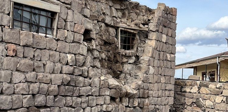 Kayseri'de 2 ev çöktü: can kaybı yok