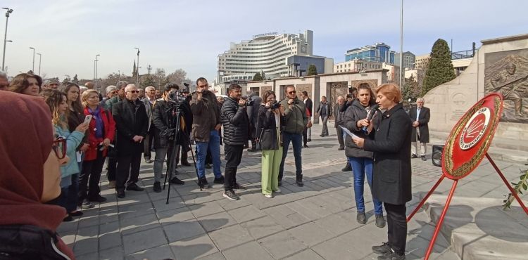 Birlikte dayanma iinde eitsizlie meydan okuyoruz!