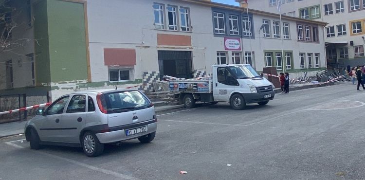 Yıkım kararı alınan Anaokulu tahliye ediliyor