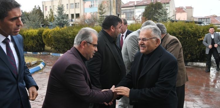 BAŞKAN BÜYÜKKILIÇ’TAN TOMARZA’DA YATIRIM DEĞERLENDİRME TOPLANTISI